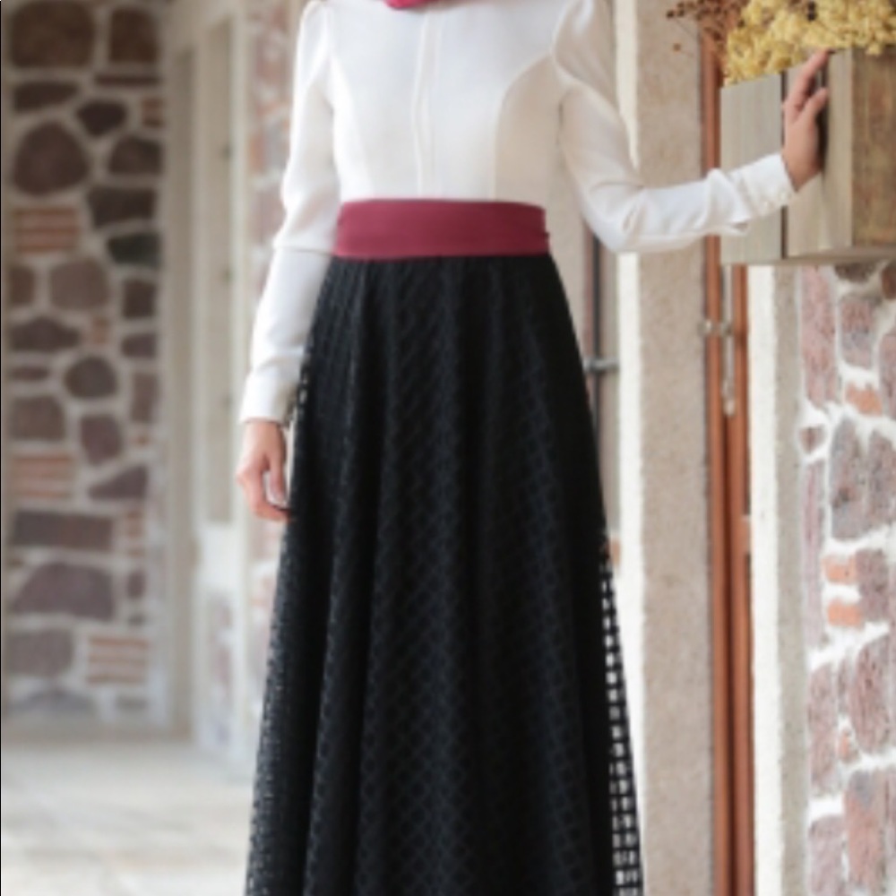 Black- Fully Lines- Crew neck- Evening Dress